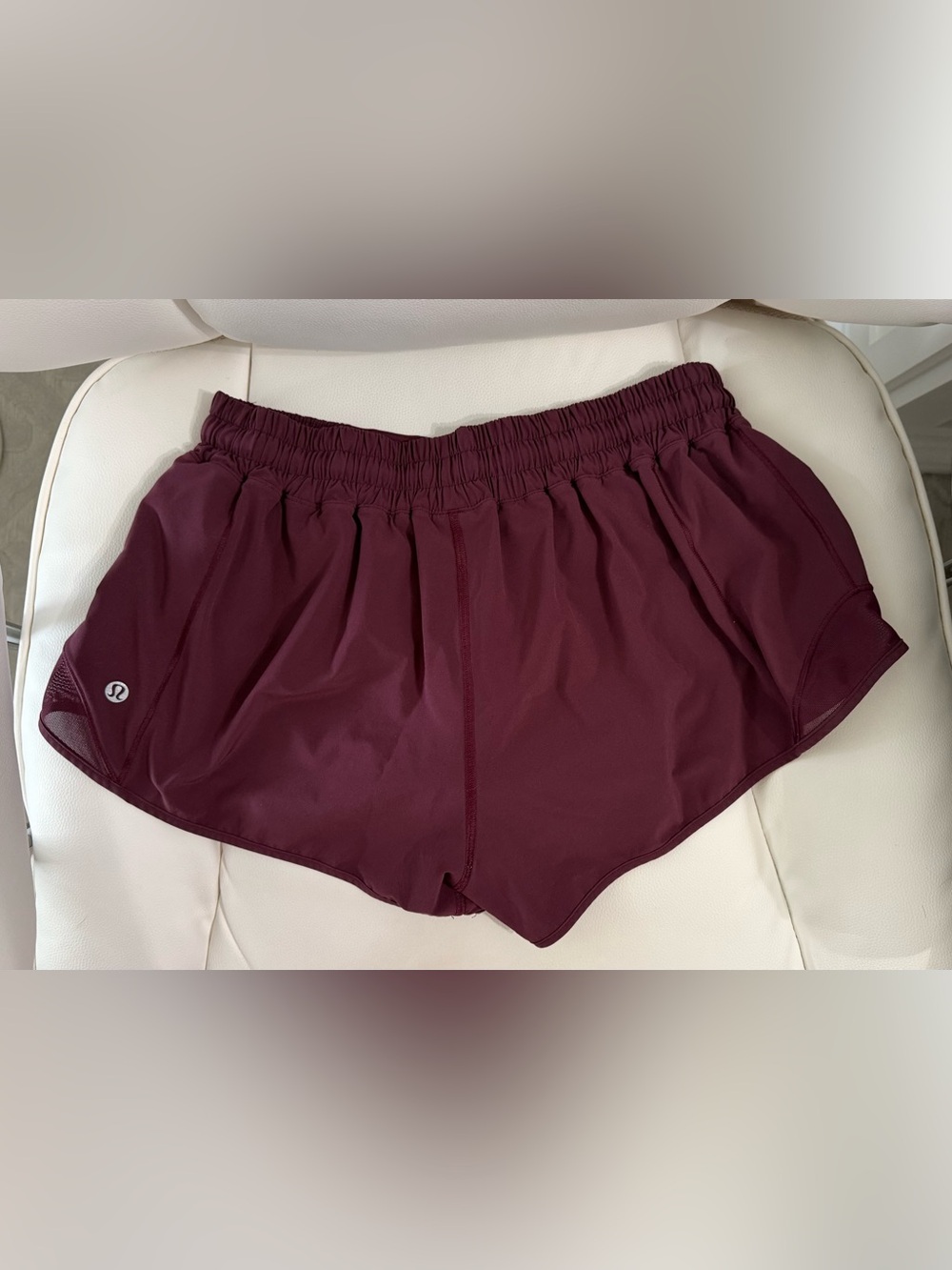 Lululemon hotty hot low rise 2.5 lined shorts
